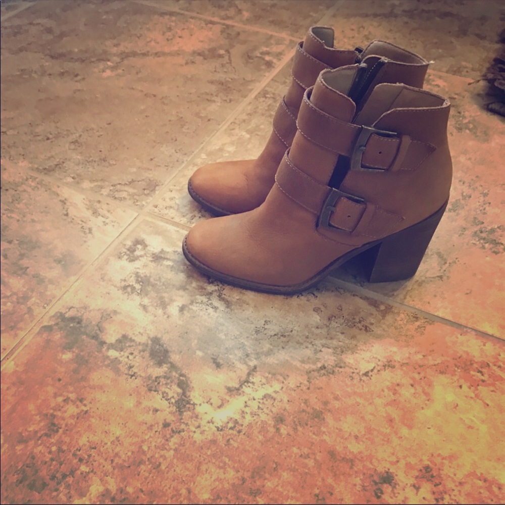 Steve Madden leather booties size 7